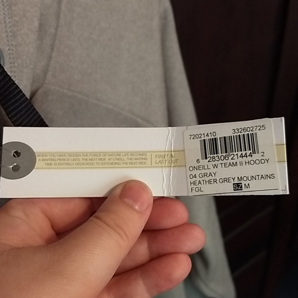 Grey hoodie with mountain image - Picture 4 of 4